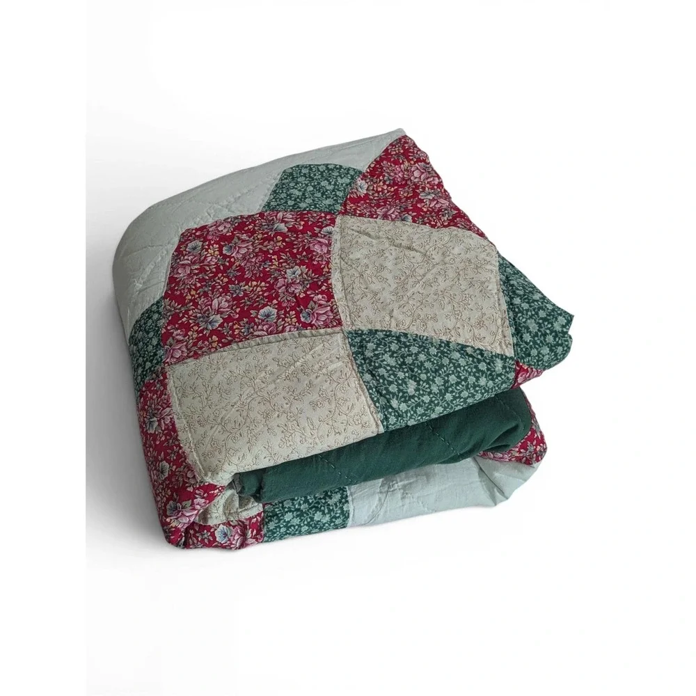 Vintage Handmade Floral Medallion Quilt 83x84 Cottagecore Bedding